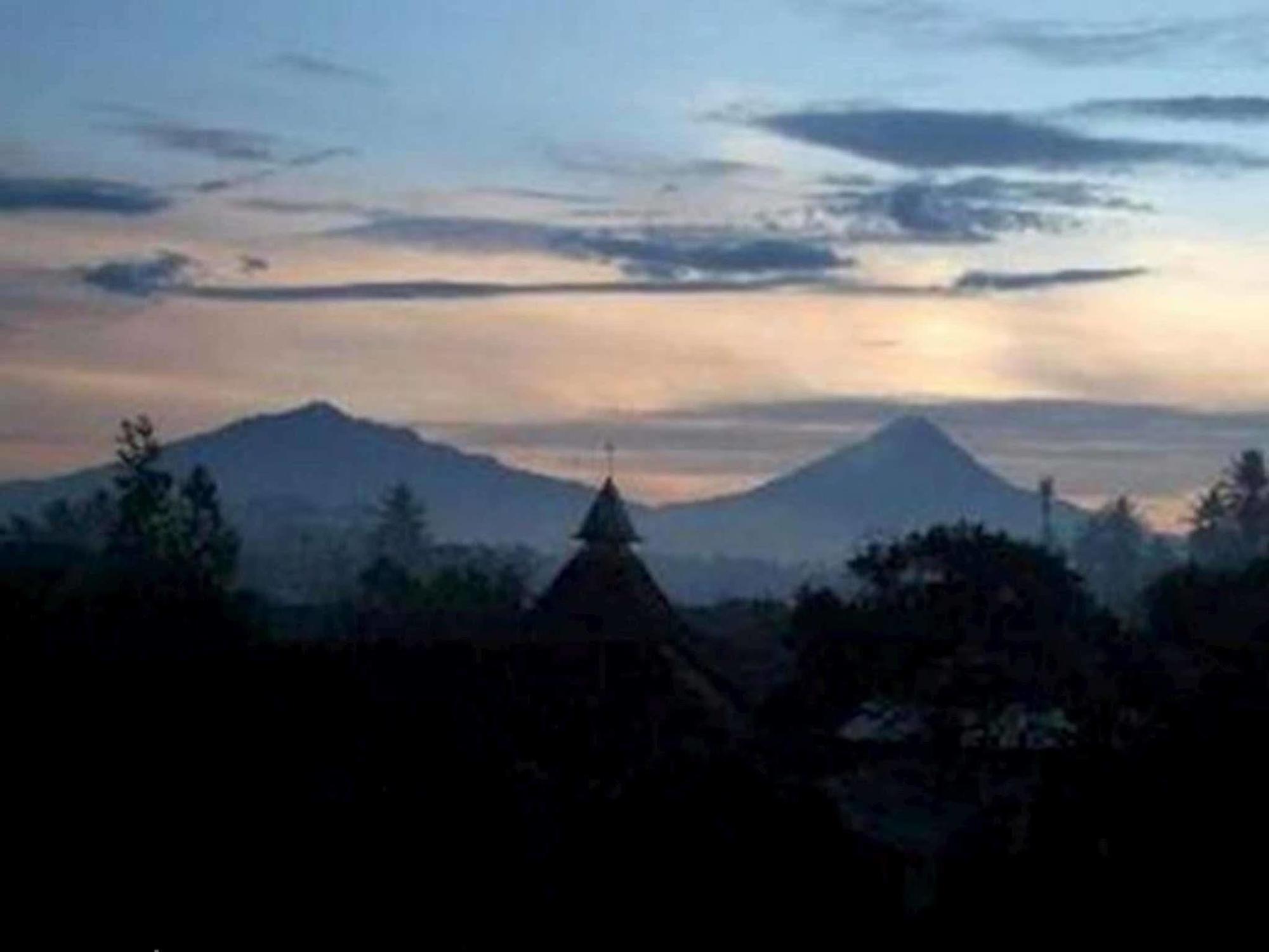 Sarasvati Borobudur Magelang Bagian luar foto